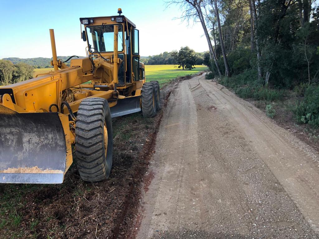 Arranjament per a la construcció de pistes